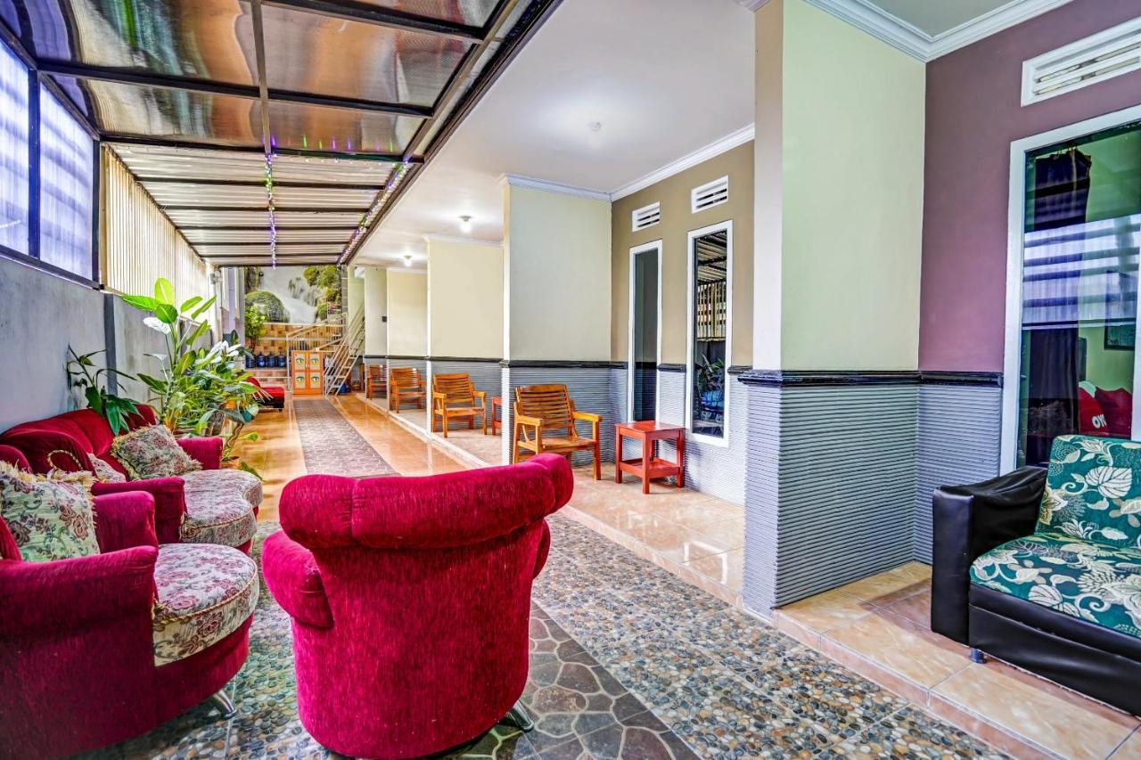 Super Oyo 90642 Lancar Homestay Syariah Tlekung エクステリア 写真
