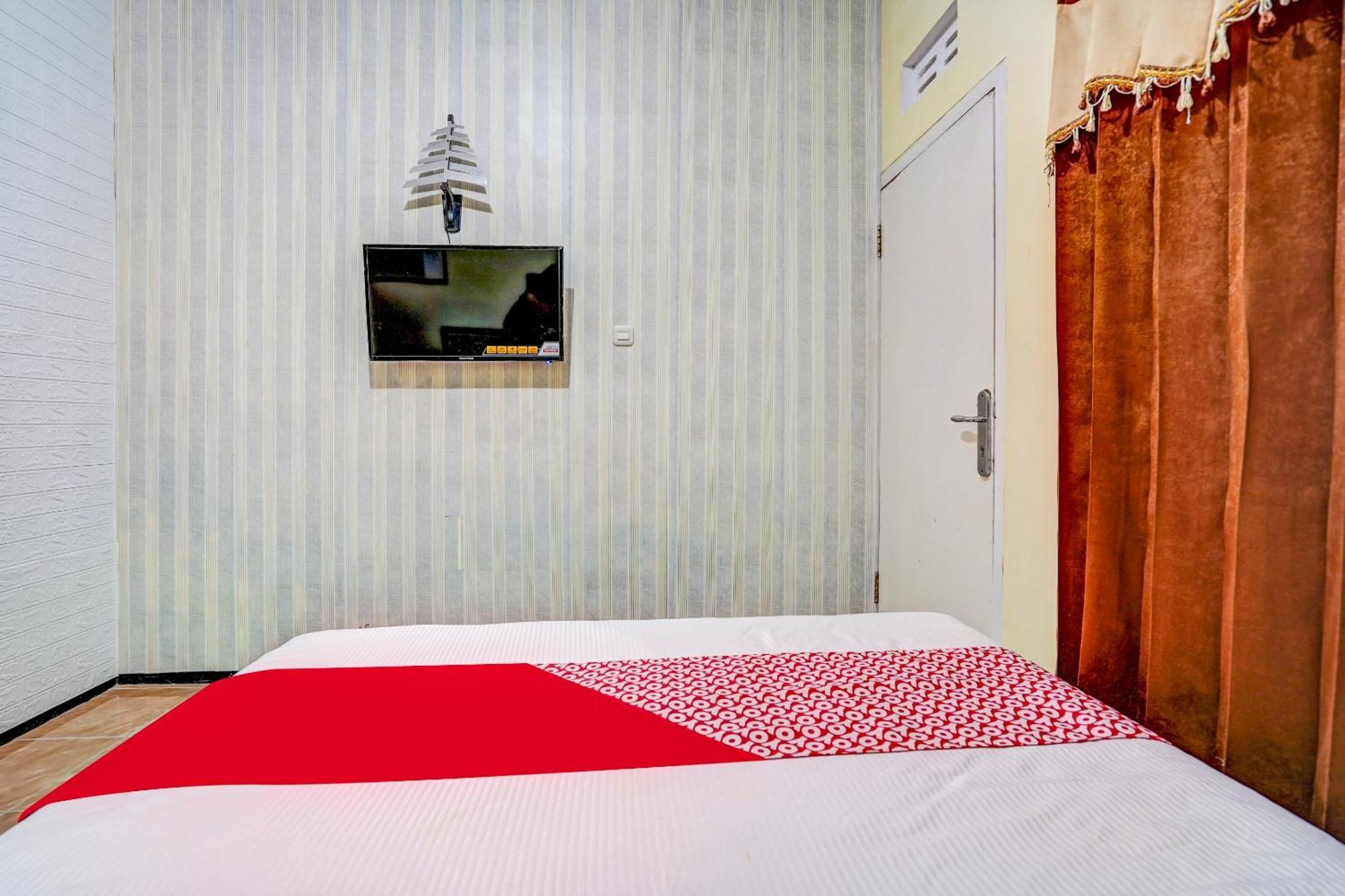 Super Oyo 90642 Lancar Homestay Syariah Tlekung エクステリア 写真